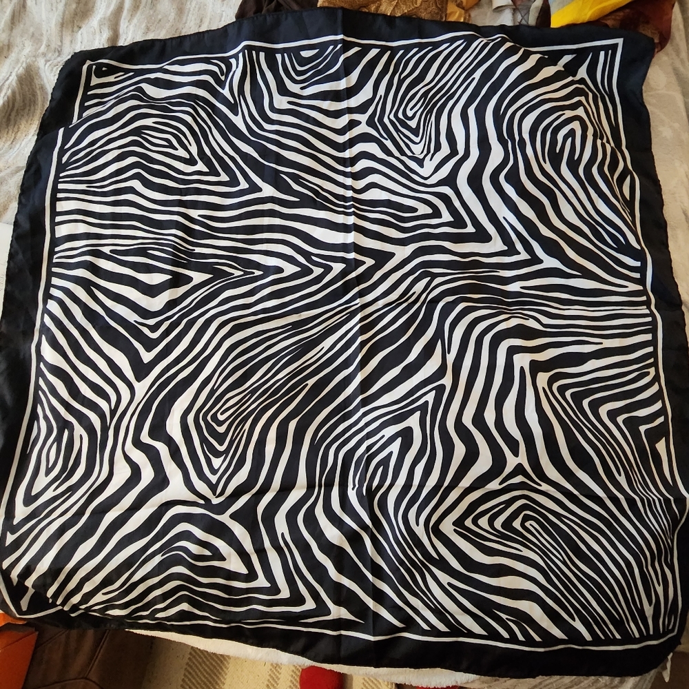 Women's scarf - Picture 6 of 6
